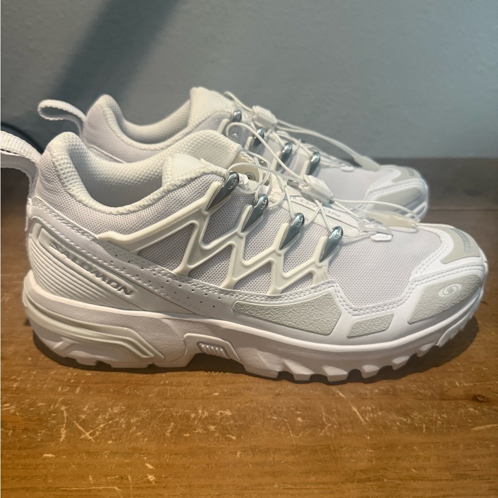 Salomon White Athletic Shoes Modern Design - Picture 2 of 7